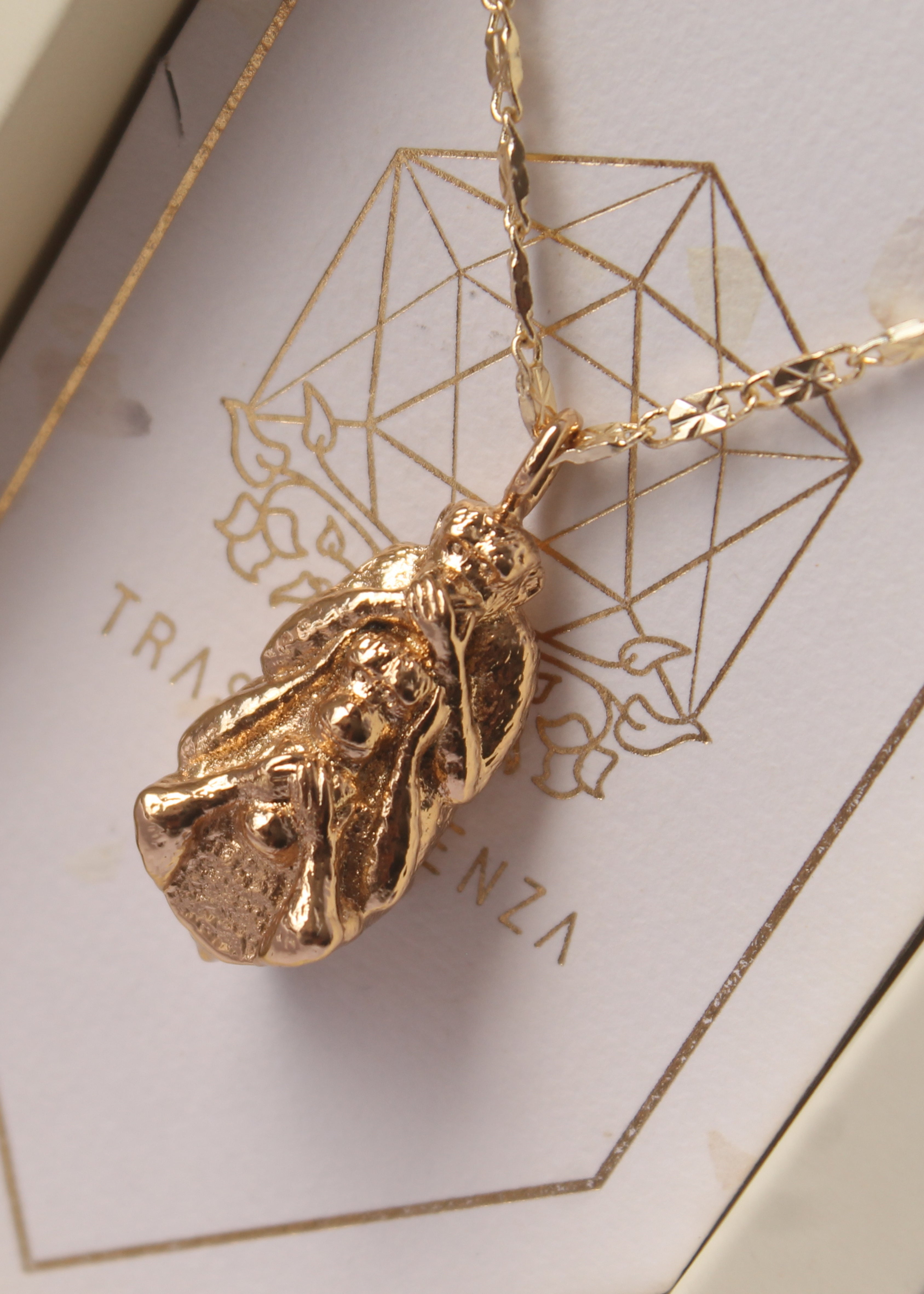 Collar Monos Tótem Coherencia