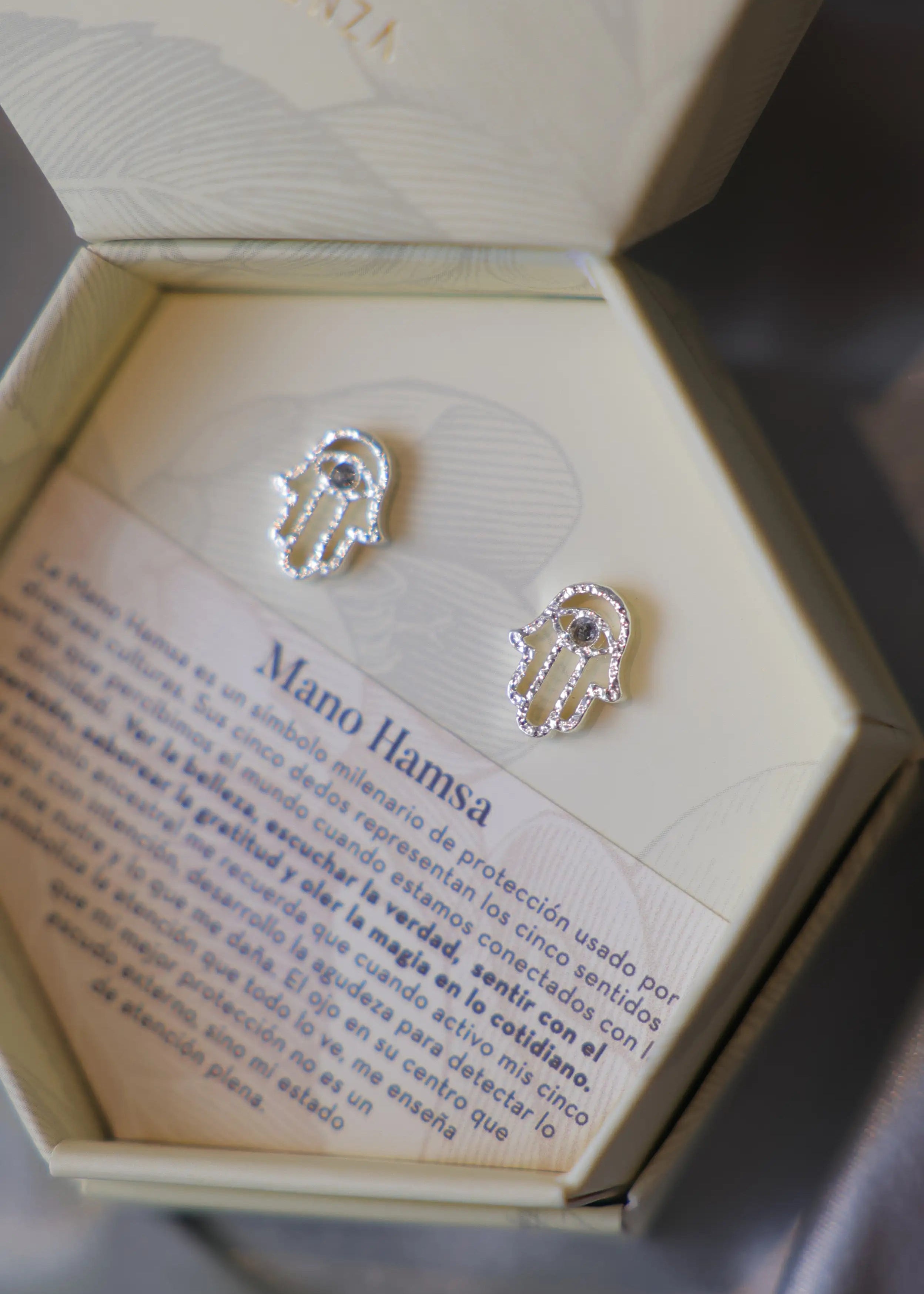 Aretes Mano Hamsa Con Piedra