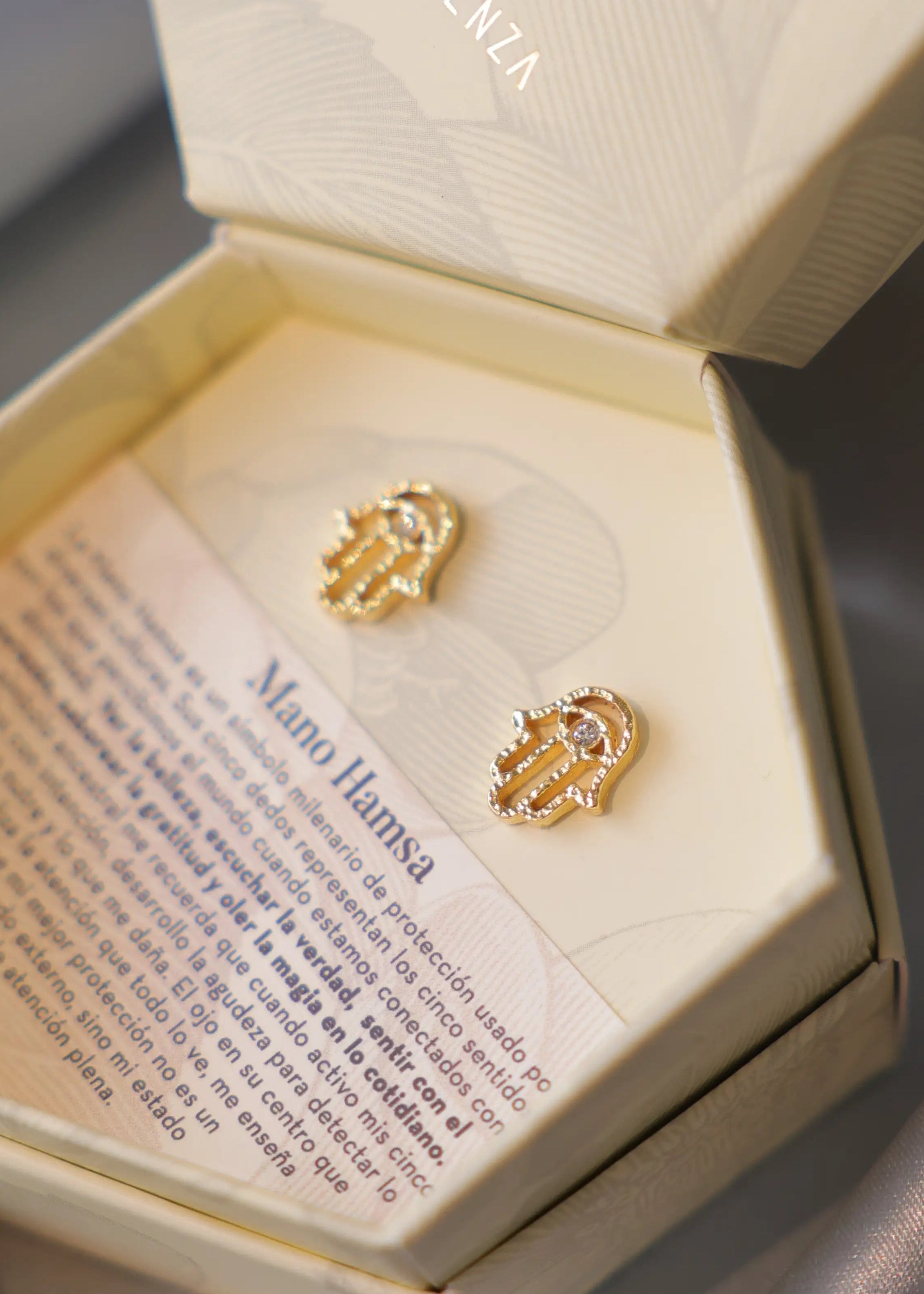 Aretes Mano Hamsa Con Piedra