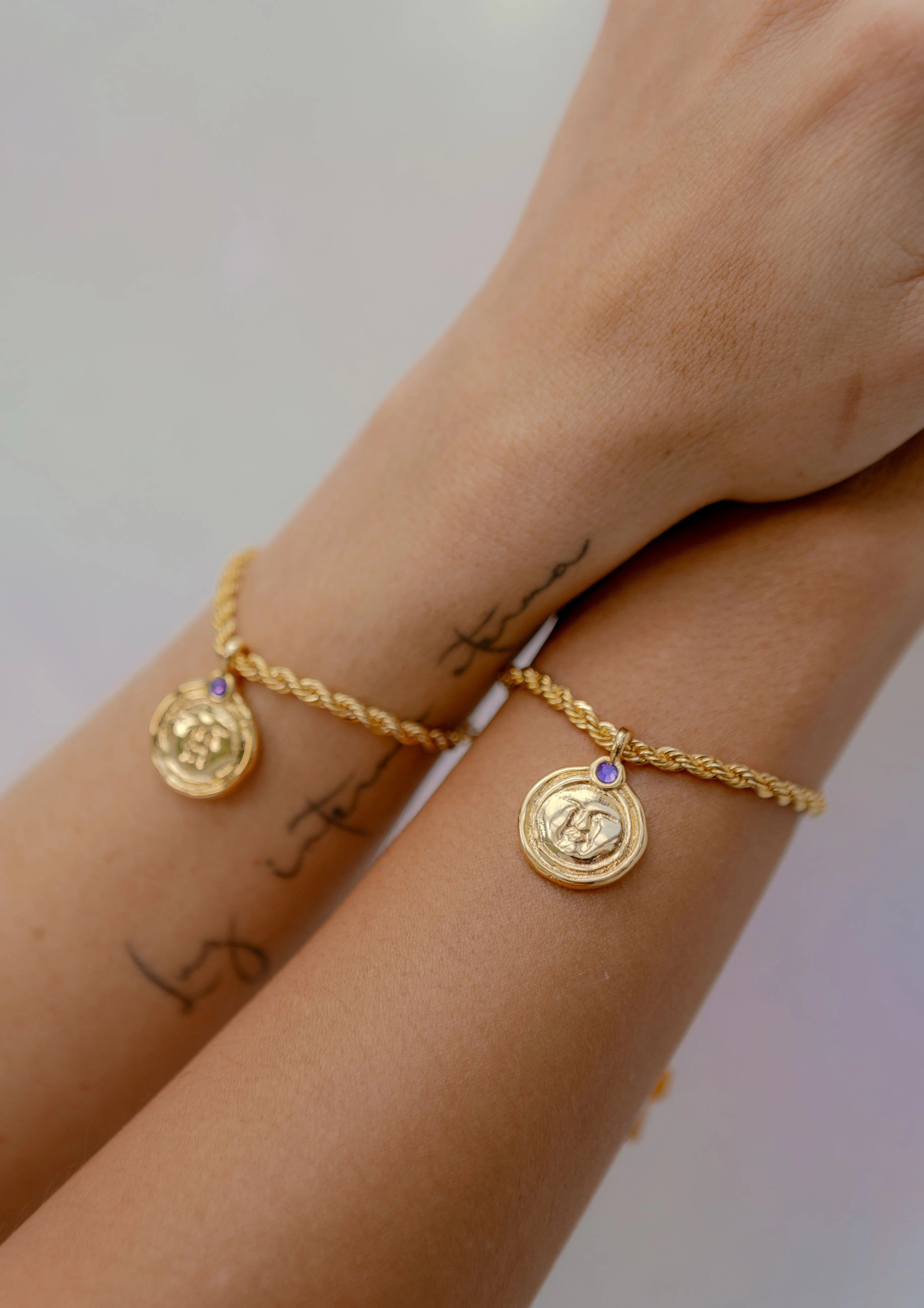 Pacto Amigas Aquí y Ahora  (Set x2 Pulseras)