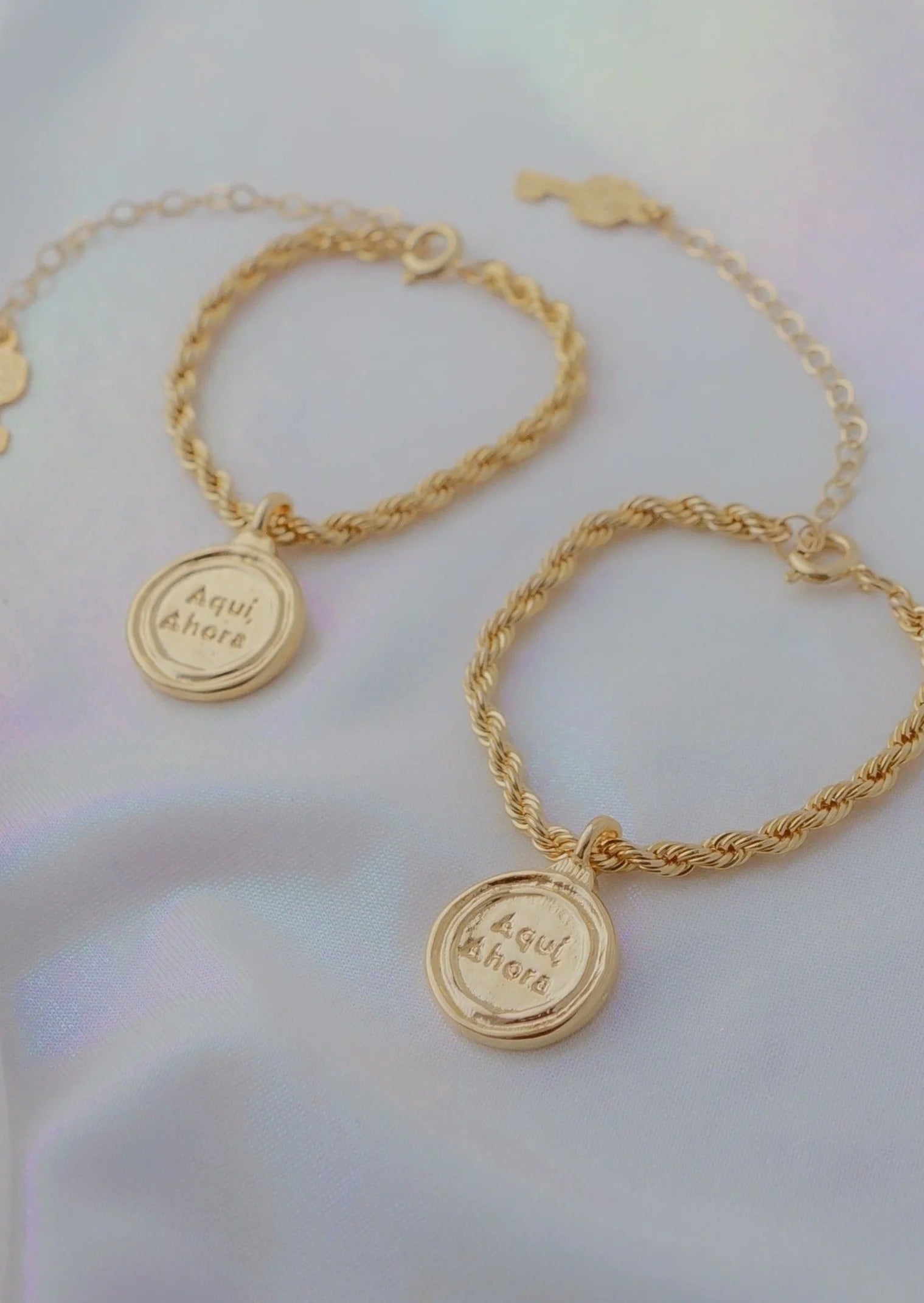 Pacto Amigas Aquí y Ahora  (Set x2 Pulseras)