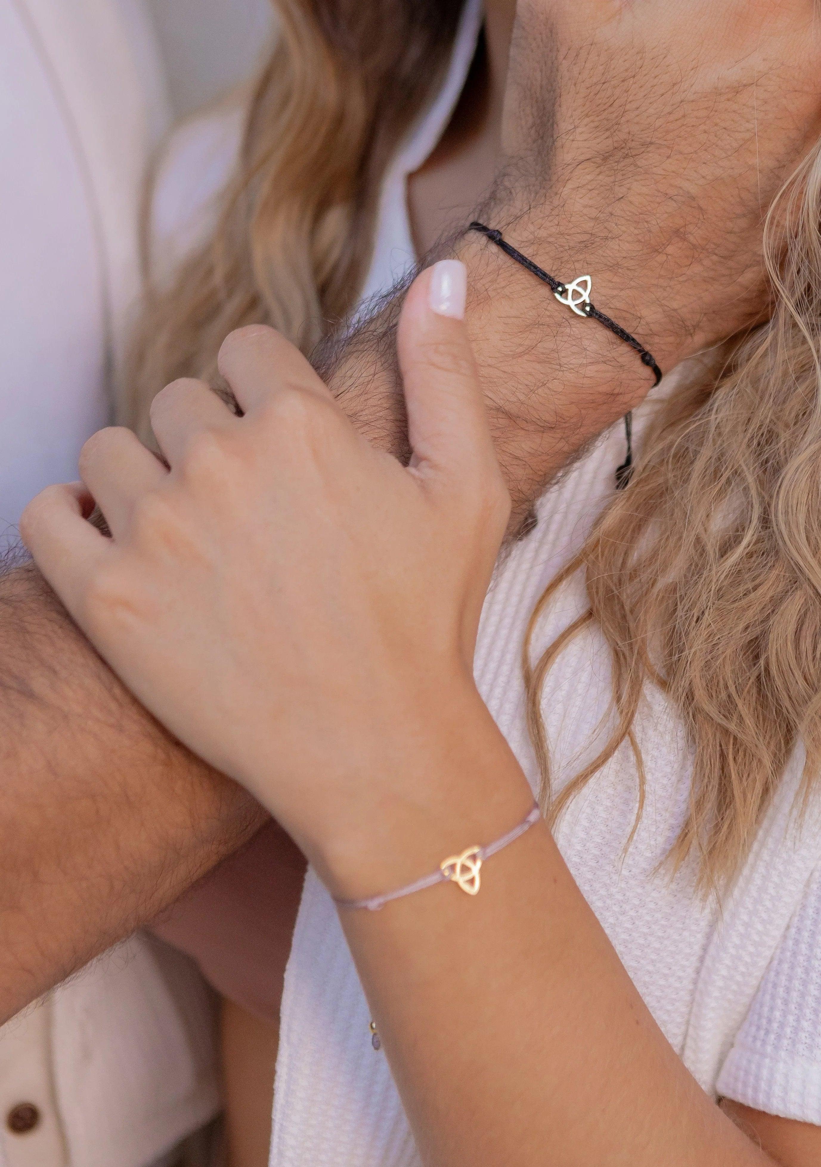 Pacto Amar, Honrar y Proteger (Set x 2 Pulseras) - Plateado.
