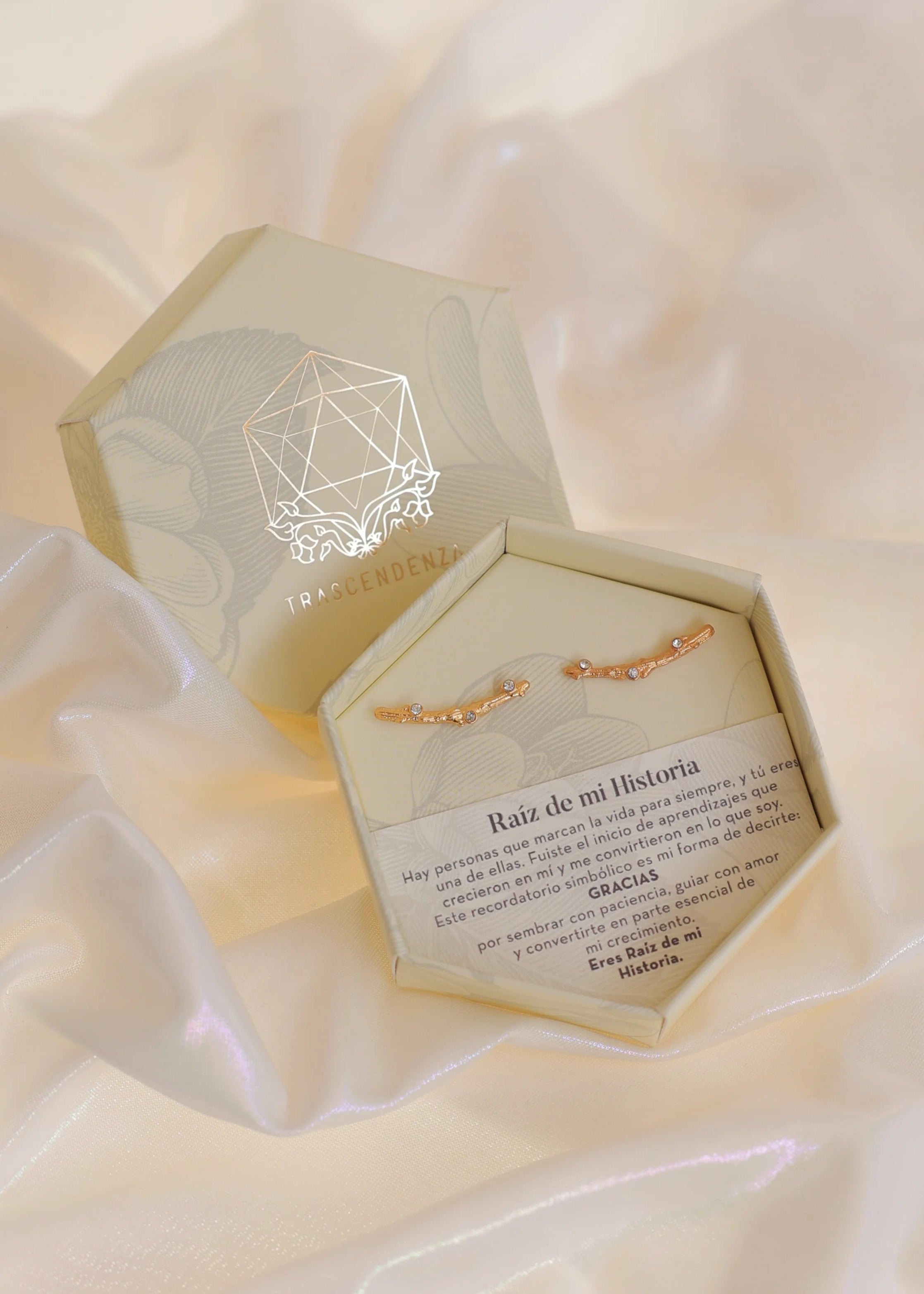 Aretes Raíz de mi Historia Oro