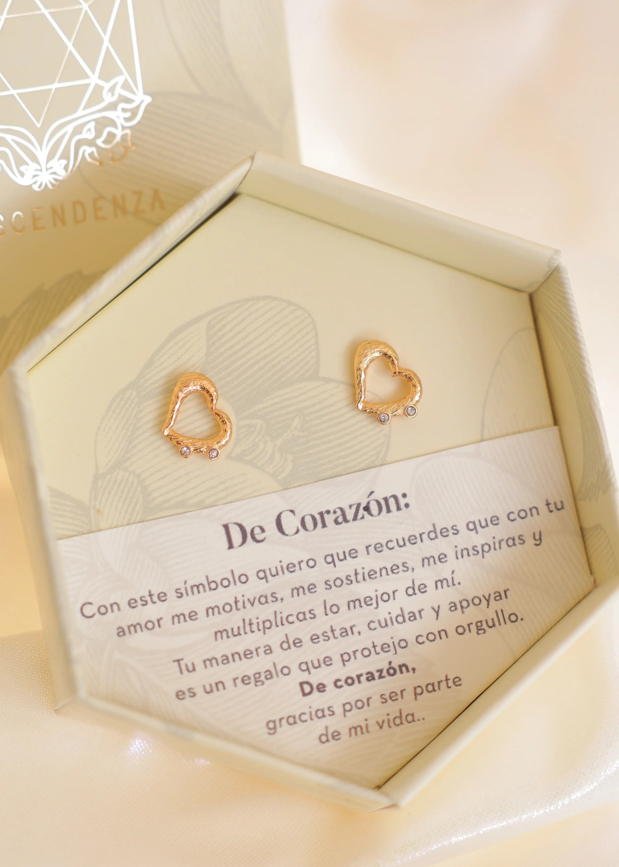 Aretes Corazón Gratitud Oro