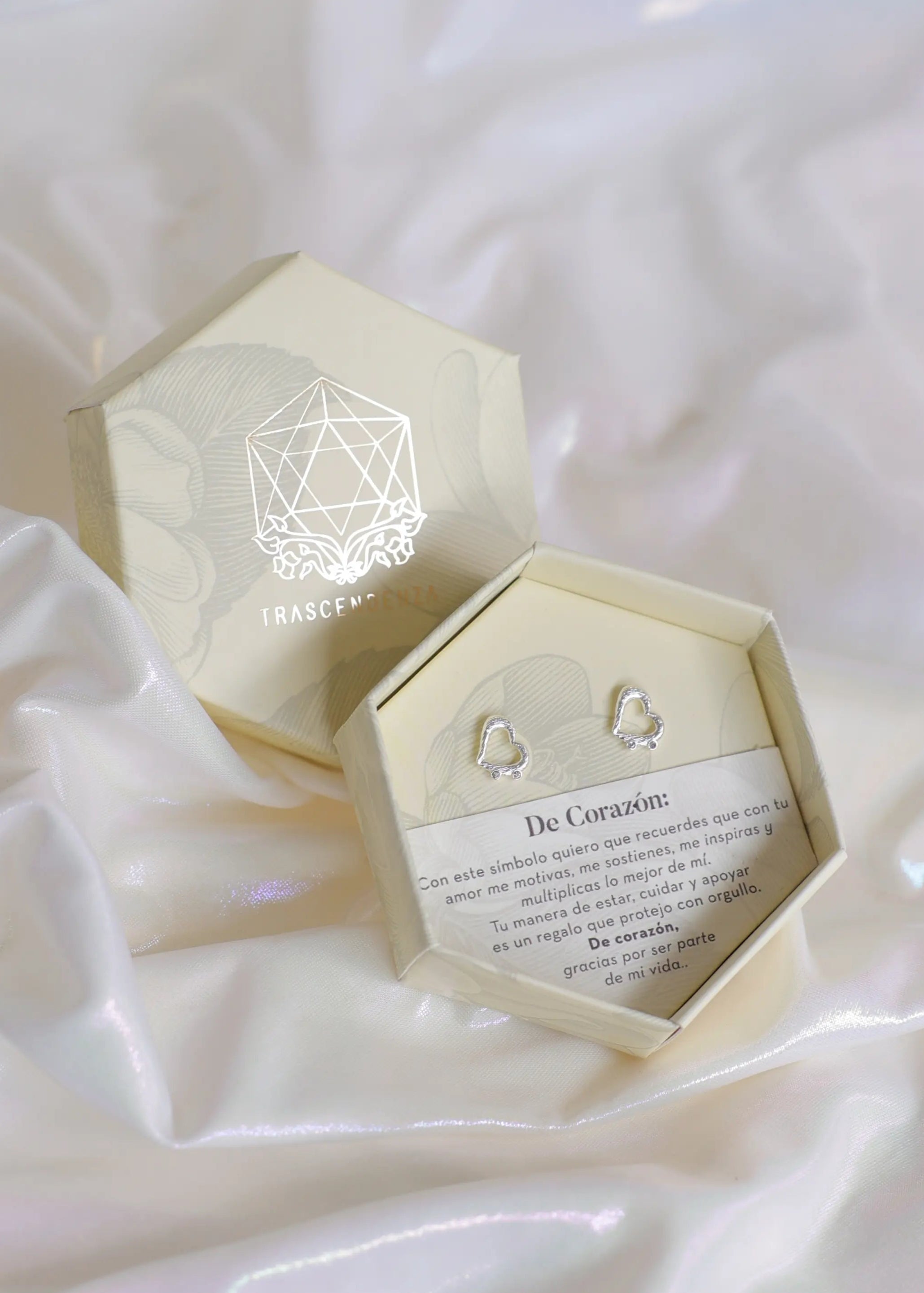 Aretes Corazón Gratitud Plata