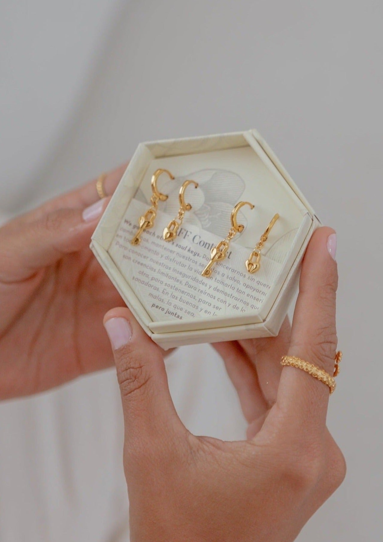 Pacto Amigas Aretes BFF Contract (Set x2)