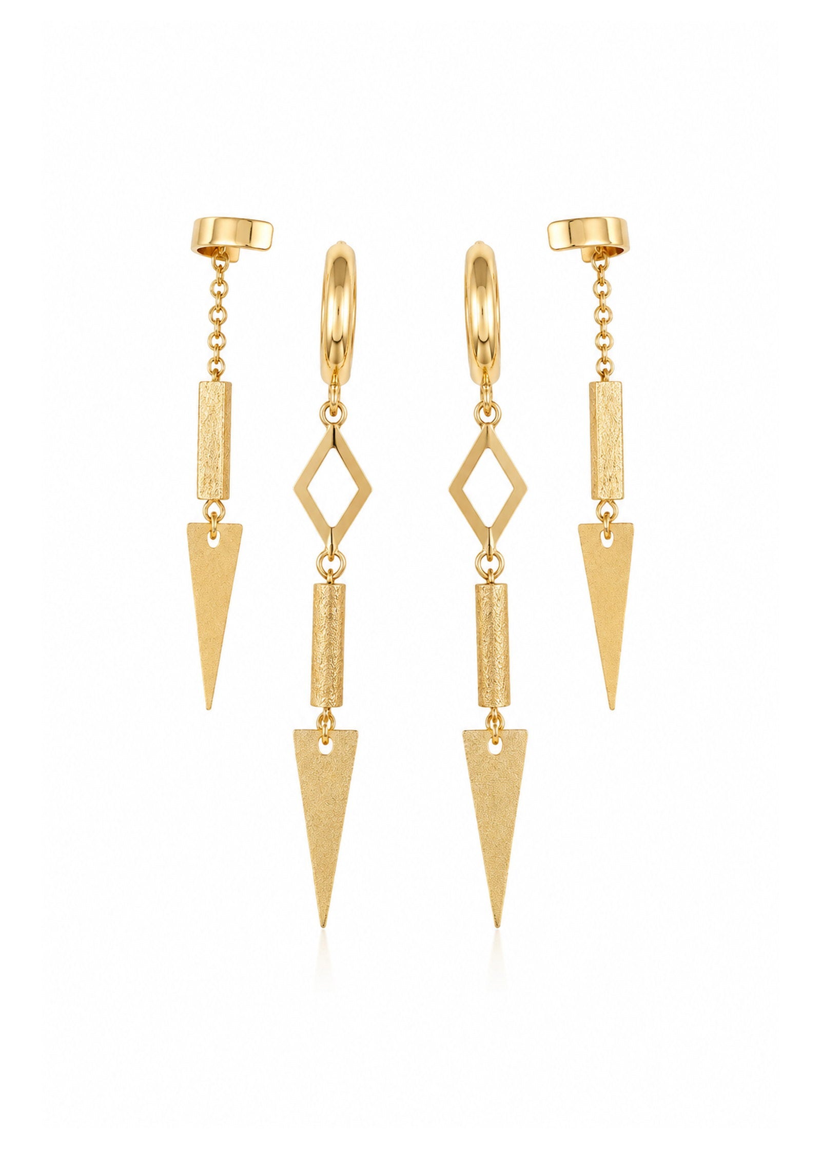 Set Earcuff y Pendientes Equilibrio Trascendenza: cuatro piezas con triángulos y rombos en baño de oro de 24k