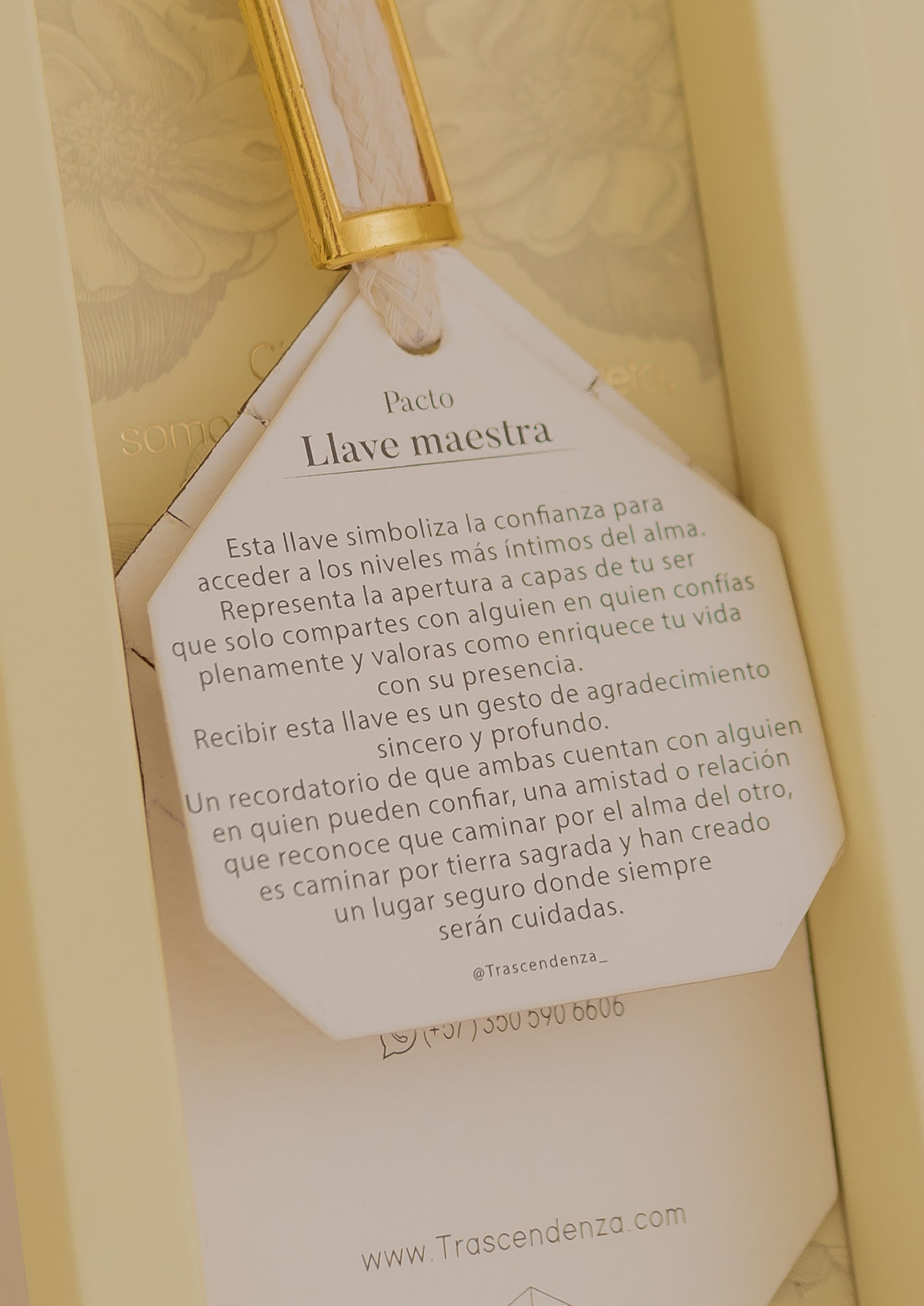 Pacto collar llave maestra oro-oro